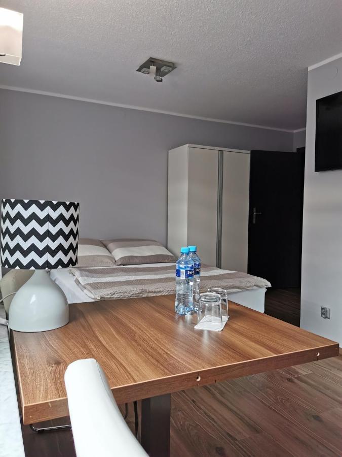 10 Bed And Breakfast Poznań Extérieur photo