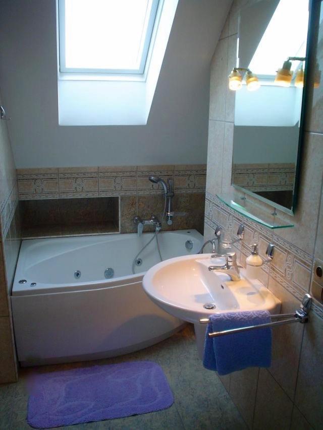 10 Bed And Breakfast Poznań Extérieur photo