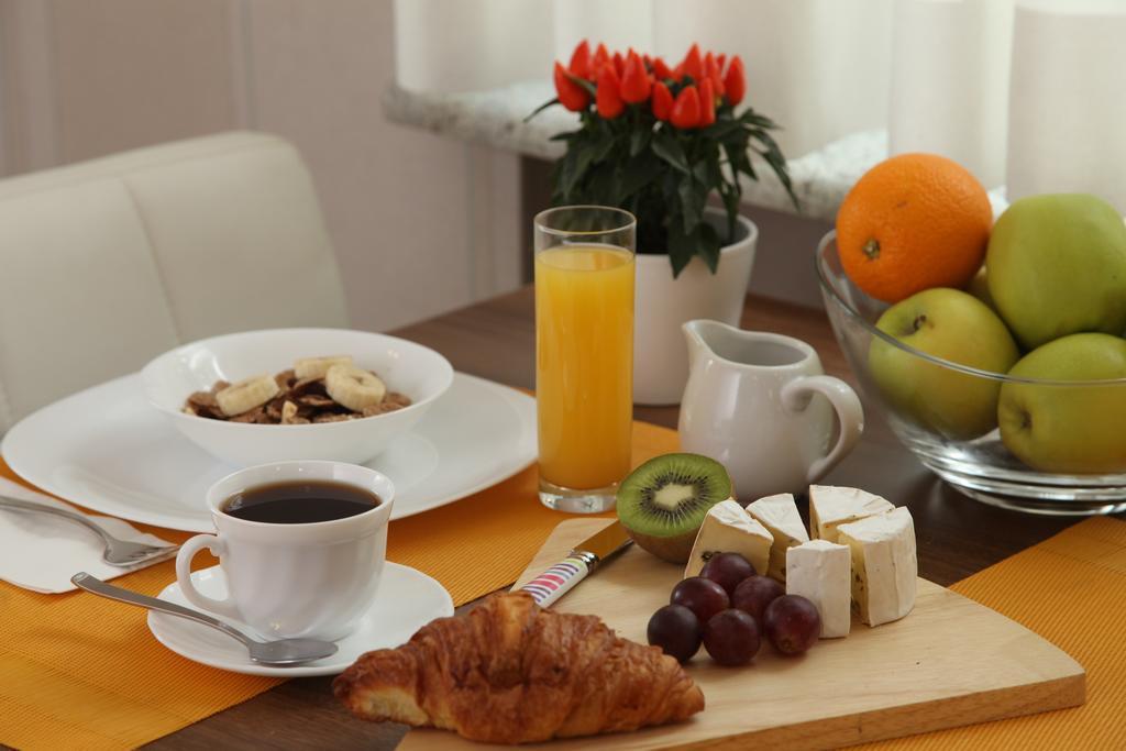 10 Bed And Breakfast Poznań Extérieur photo