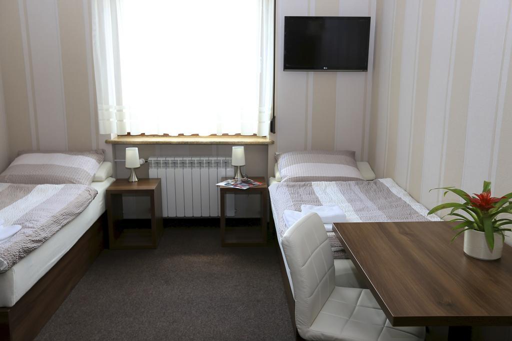 10 Bed And Breakfast Poznań Chambre photo