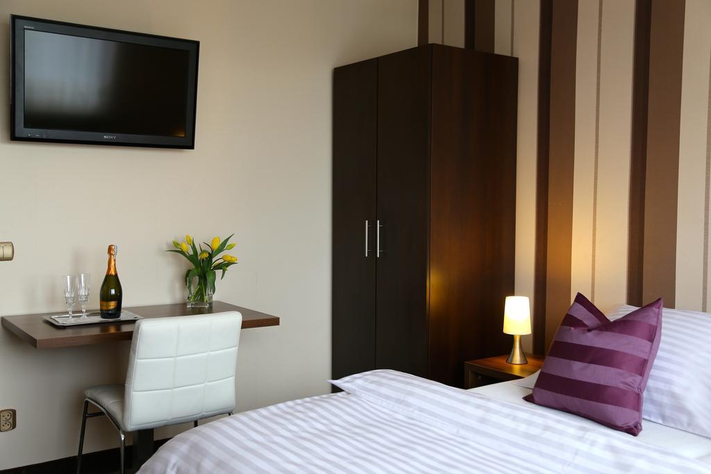10 Bed And Breakfast Poznań Extérieur photo